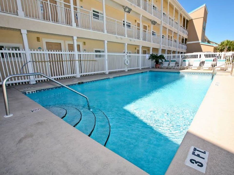 Pool onsite