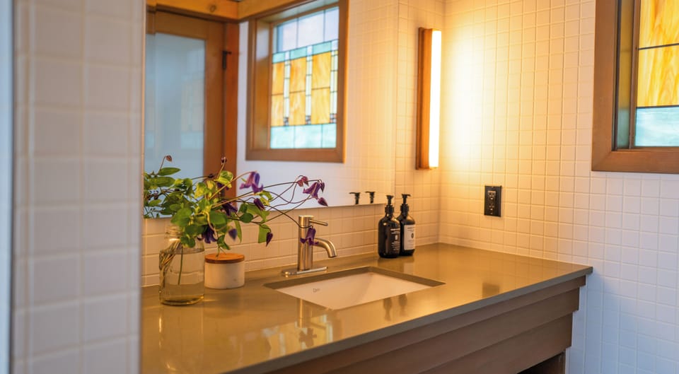 Waterfront King Room  | Bathroom | Separate tub and shower, jetted tub, free toiletries, hair dryer