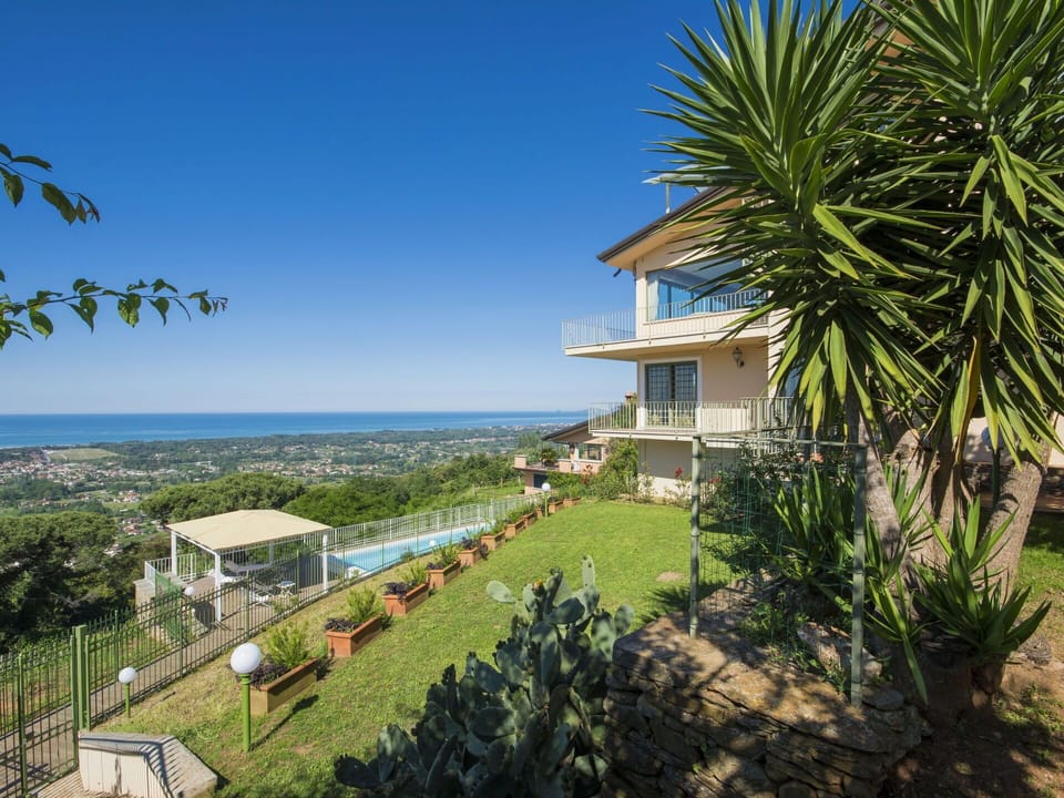 Property, House, Vegetation, Real Estate, Building, Tree, Home, Palm Tree, Apartment, Estate