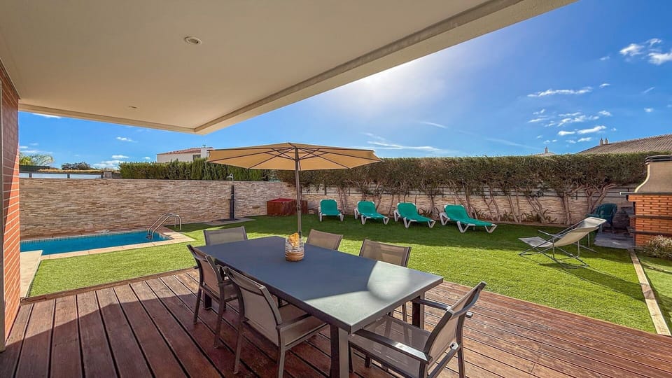 Garden & Pool Area