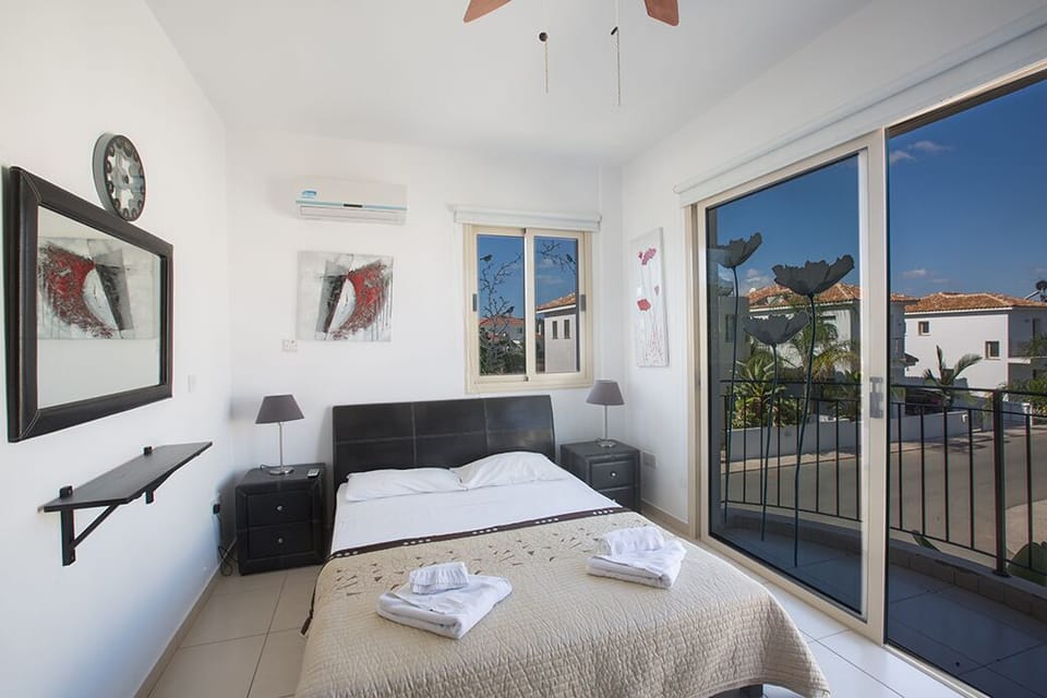 Master bedroom with en suite bathroom and balcony