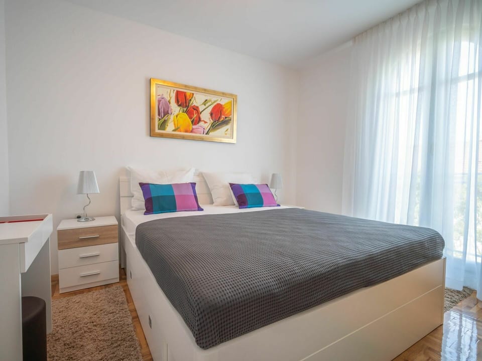 Property, Furniture, Comfort, Window, Wood, Textile, Interior Design, Curtain, Flooring, Bed