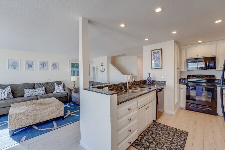 Front Unit: We set the kitchen up with everything you need to prepare a meal at home!