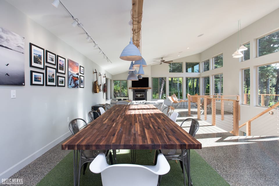 Large, open, bright living/dining/kitchen area on the 3rd floor.