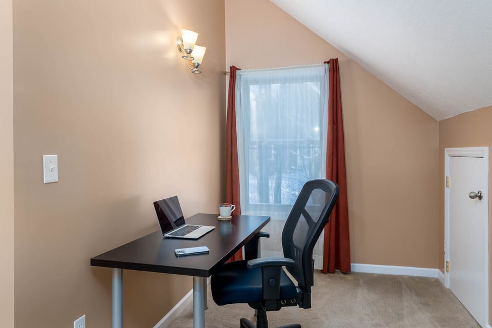 Office of the Master Suite 2