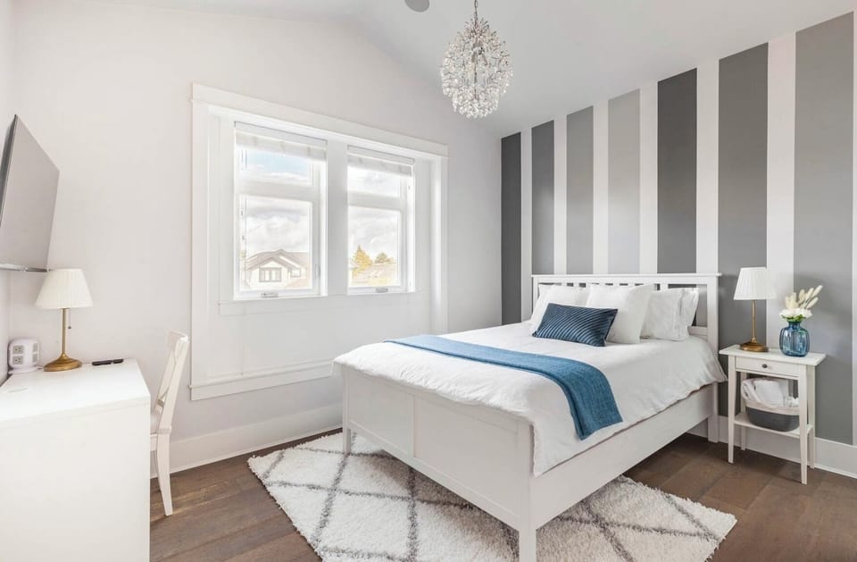 Deluxe Double Room, 1 Queen Bed, Non Smoking | Premium bedding, desk, laptop workspace, blackout drapes