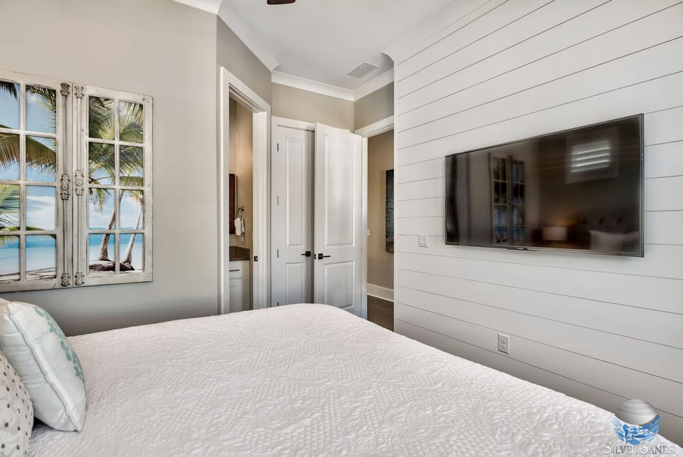 Third Floor King Bedroom - En-suite Bathroom