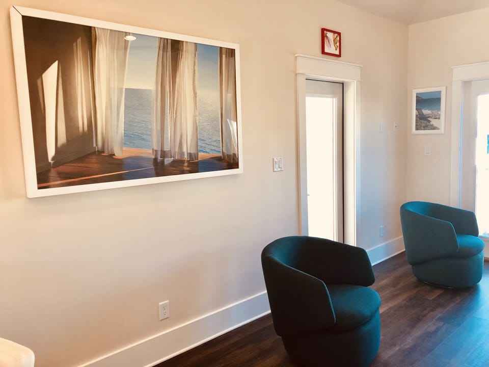 600 sq feet 2 level unit, sleeps 4