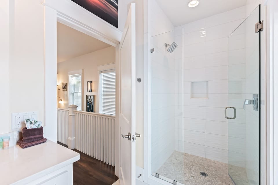 Upstairs full bath off if the kitchen 