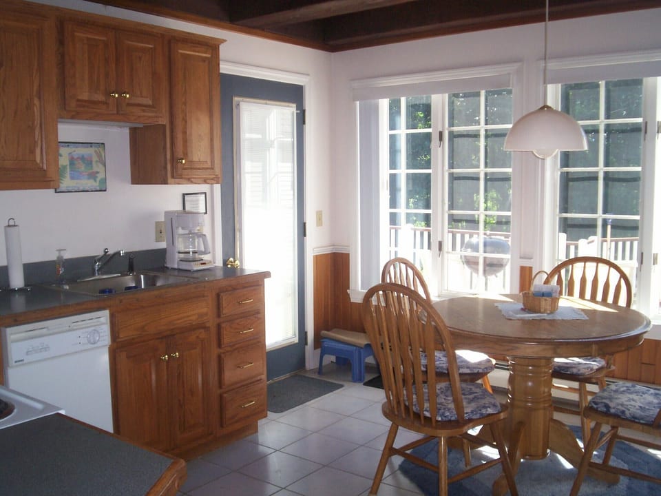 Unit 2 Eat in Kitchen