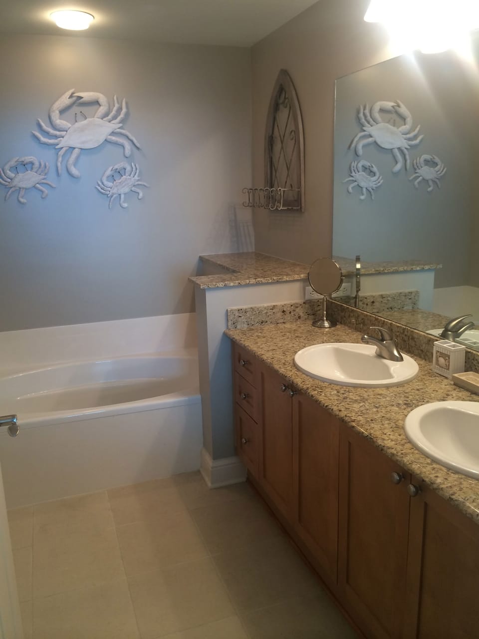 Master bath w/dual sinks
