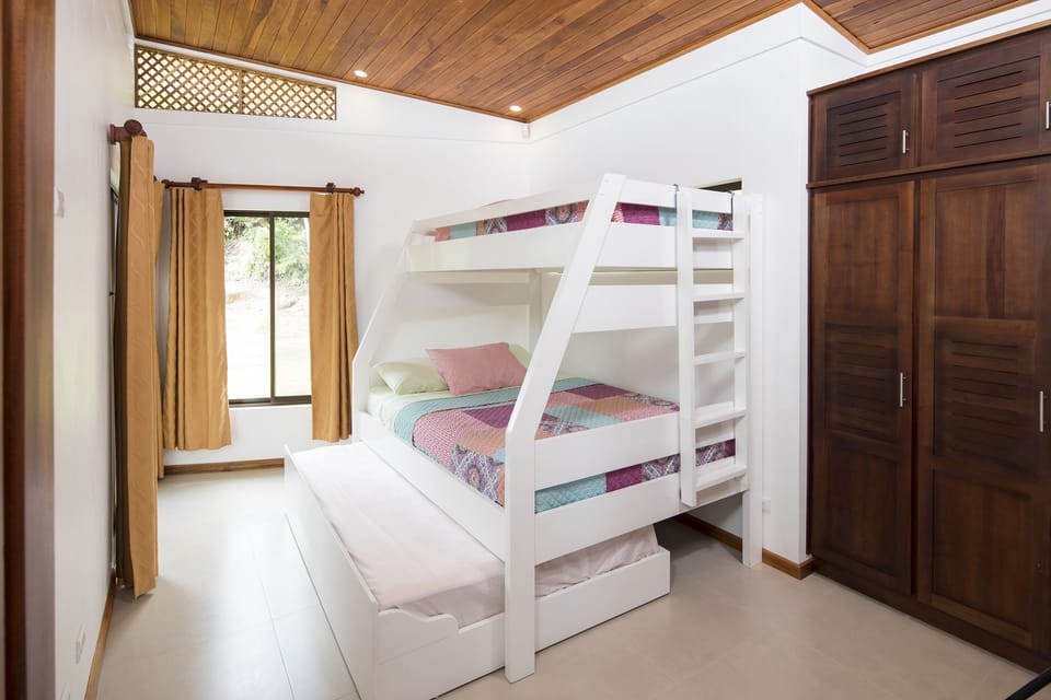 3rd bedroom with 3 beds
