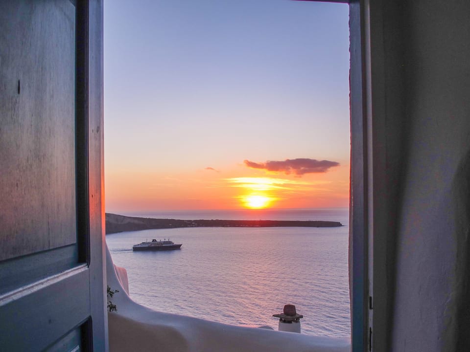 Perfectly situated for guests to have unobstructed view of the famous sunsets!