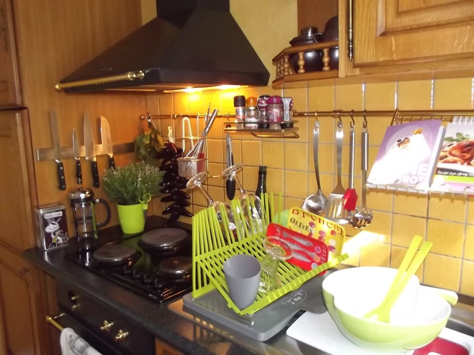 large kitchenware for chef; condiments, tea,  coffee (ground &  caps Dolce Gusto