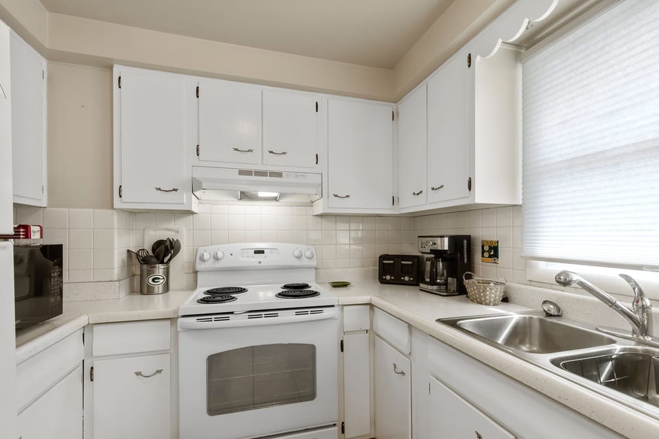 Full kitchen