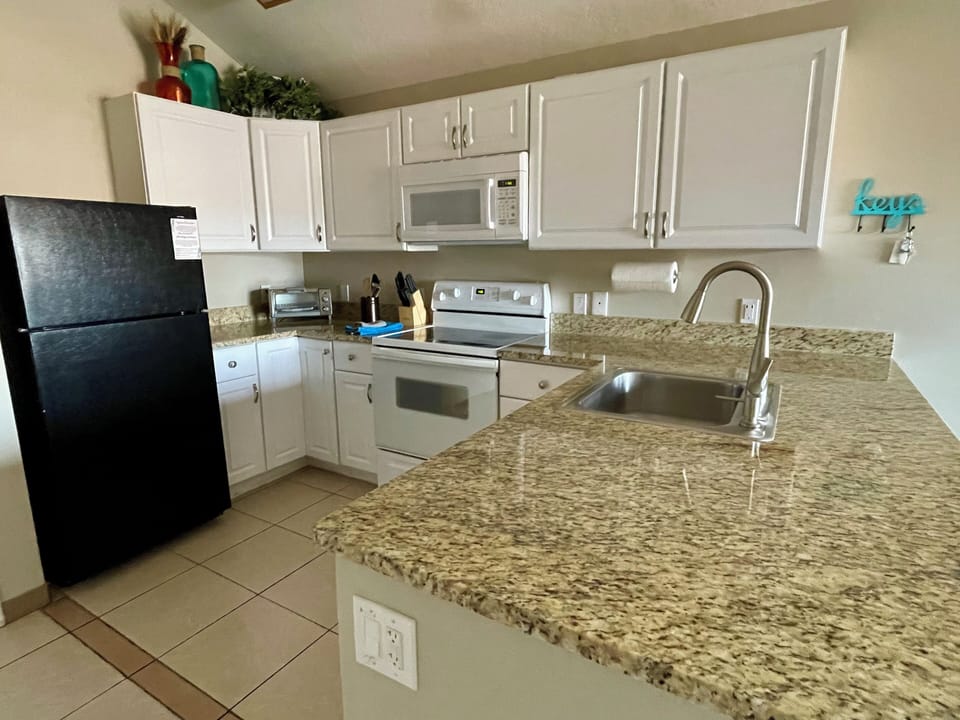 Fully equipped kitchen.