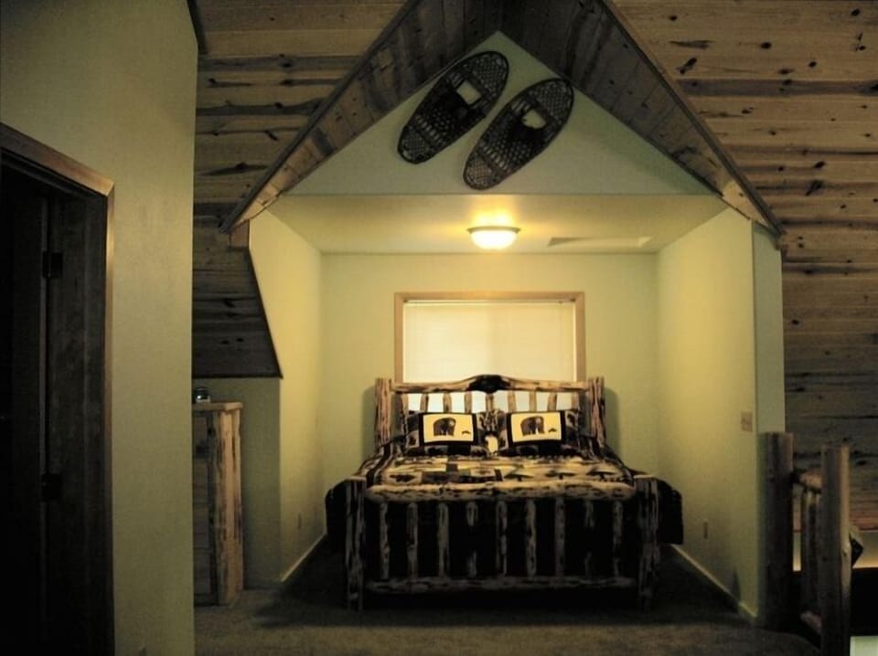 King Size Log Bed In Loft Bedroom