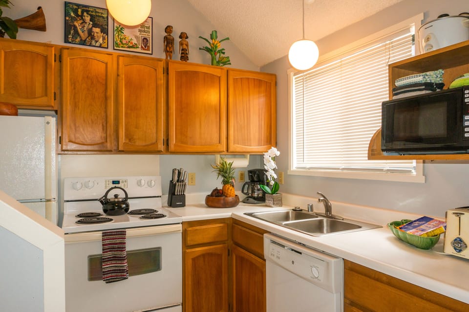 Kauai vacation rentals Sealodge J9 10 - Kauai vacation rentals Sealodge J9 | The full kitchen offers all the amenities of home