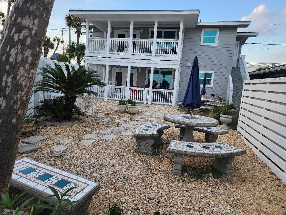 Baby Bahama Lower and Upper Cottages and Garden 
