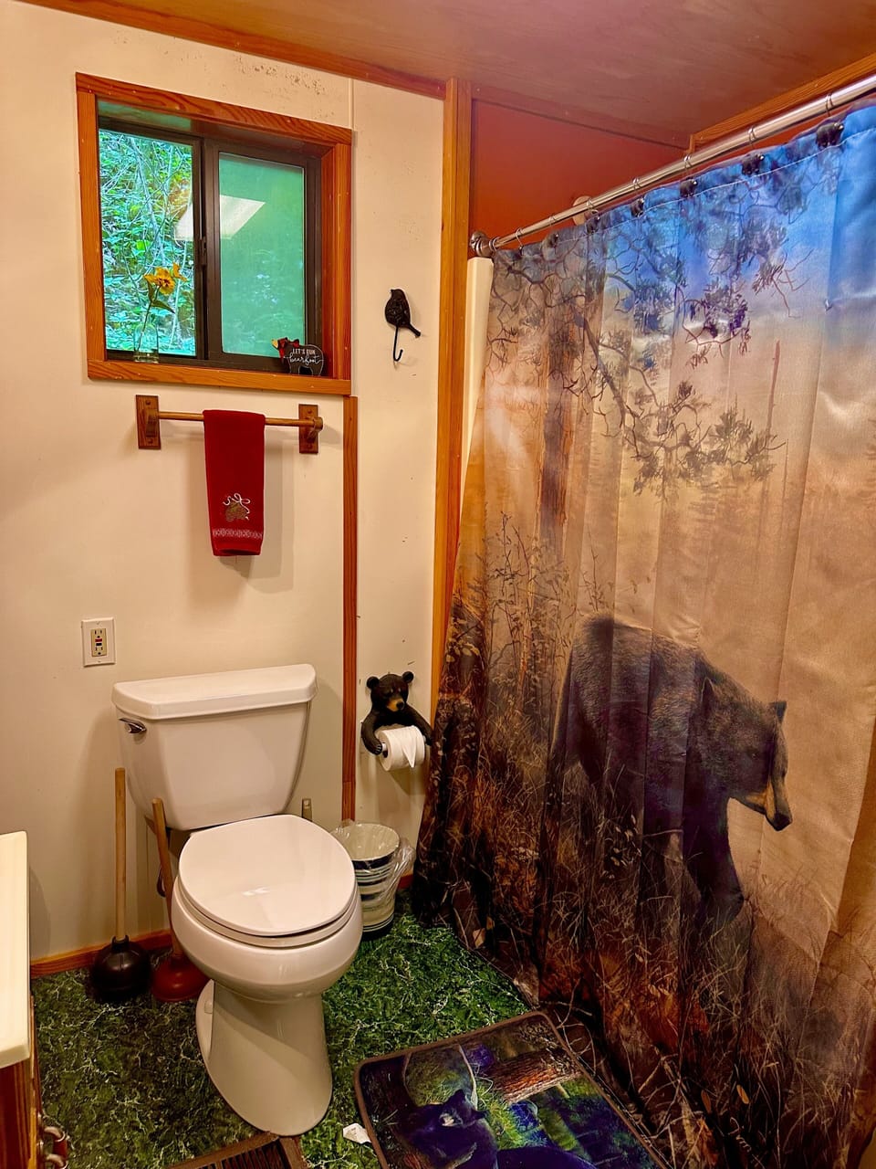 Full bathroom adjoining main bedroom (shower and tub)