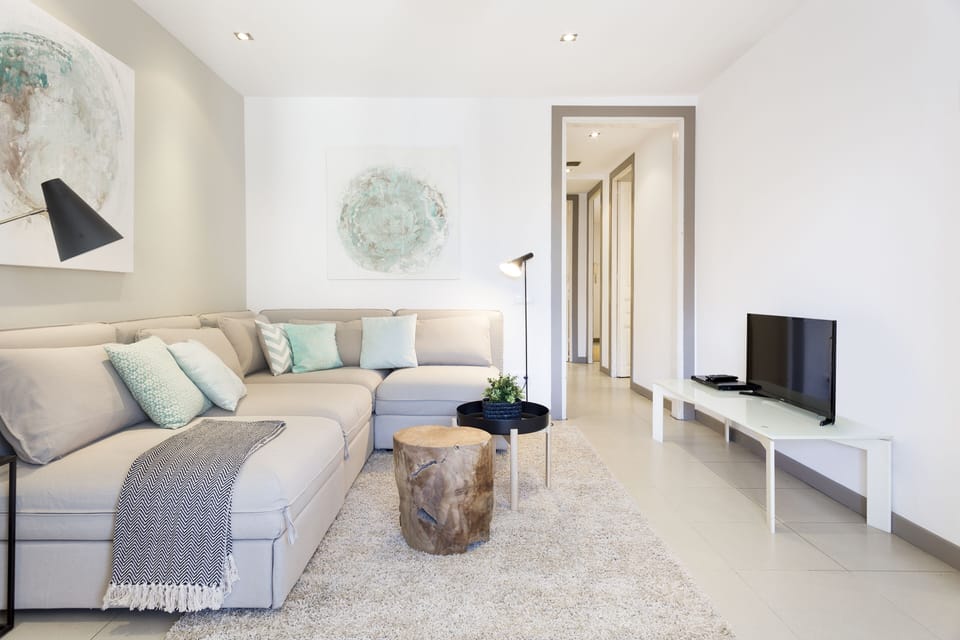 Spacious living room