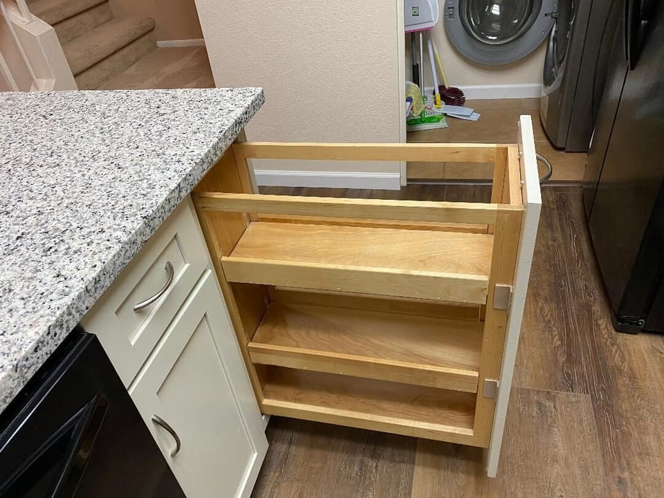 Can goods -/ - Easy/soft close drawers and doors - please be easy push softly 