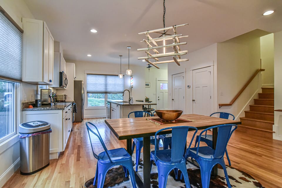 Dining area between kitchen & living room