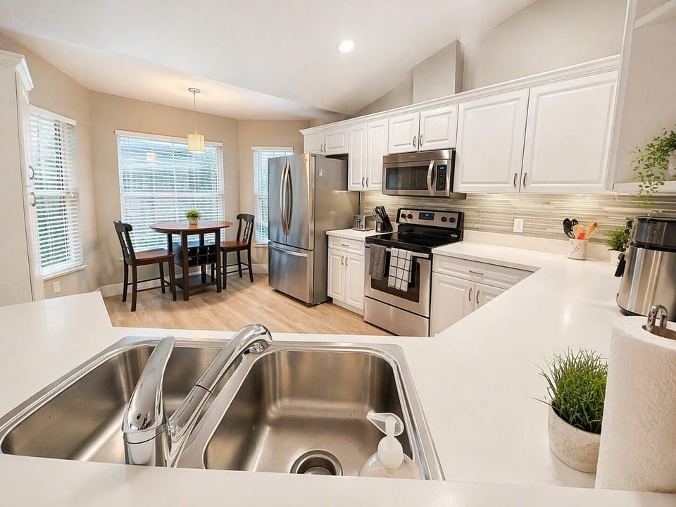 Kitchen with Breakfast nook