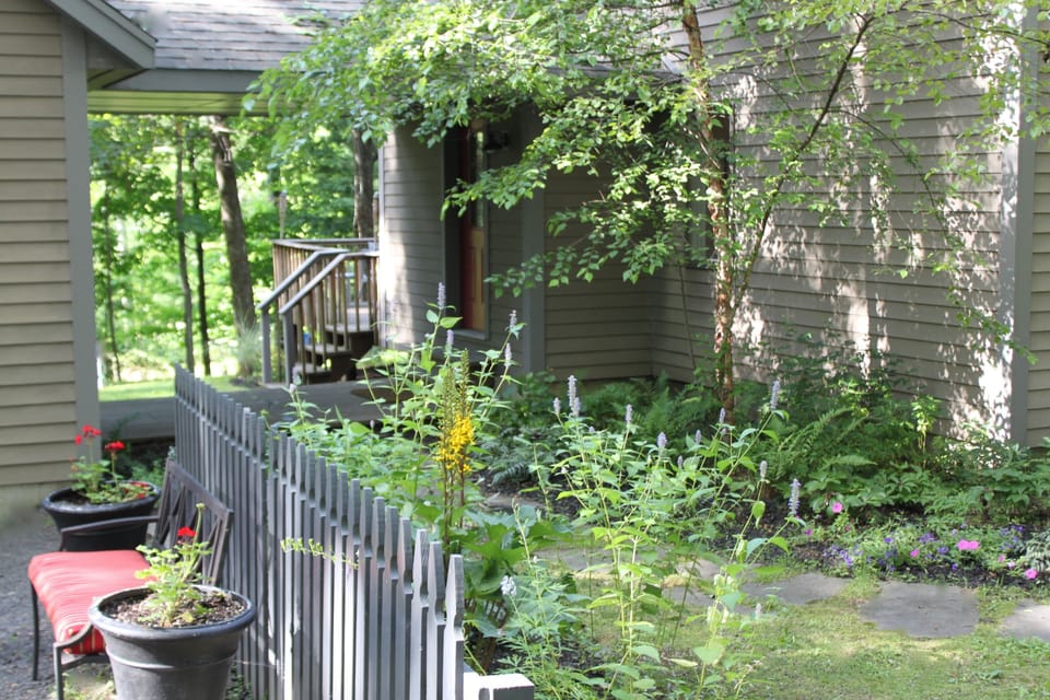 The covered breezeway entry is ideal for loading and unloading bags & groceries