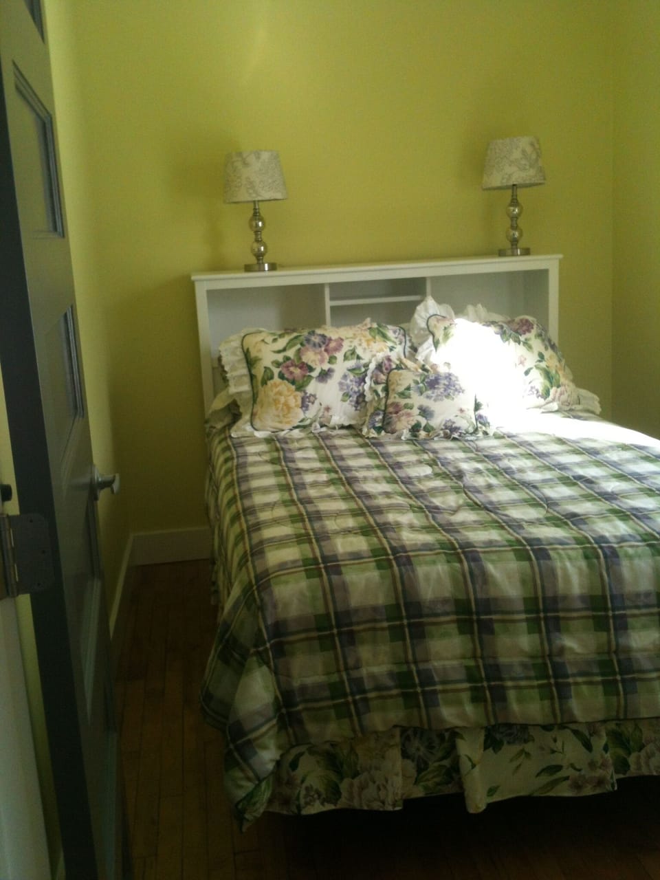double bedroom with vaulted ceiling