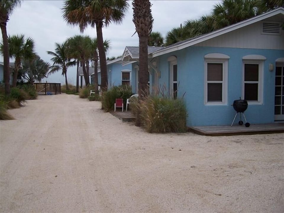 Great beachside location with pool