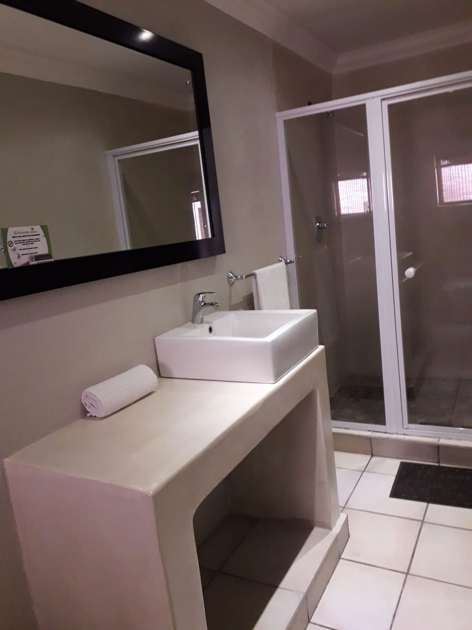Shower, free toiletries, towels