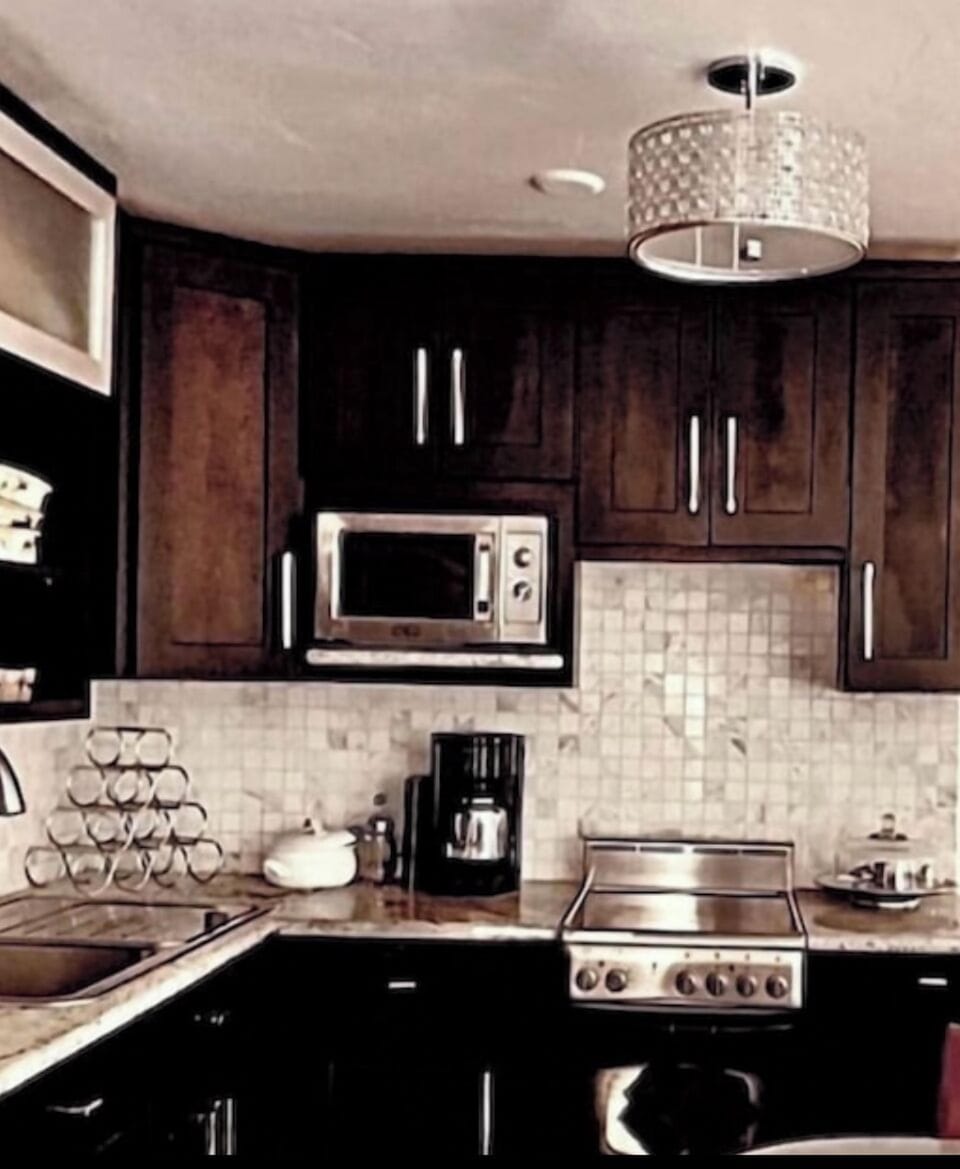 Plenty of light in the spacious kitchen