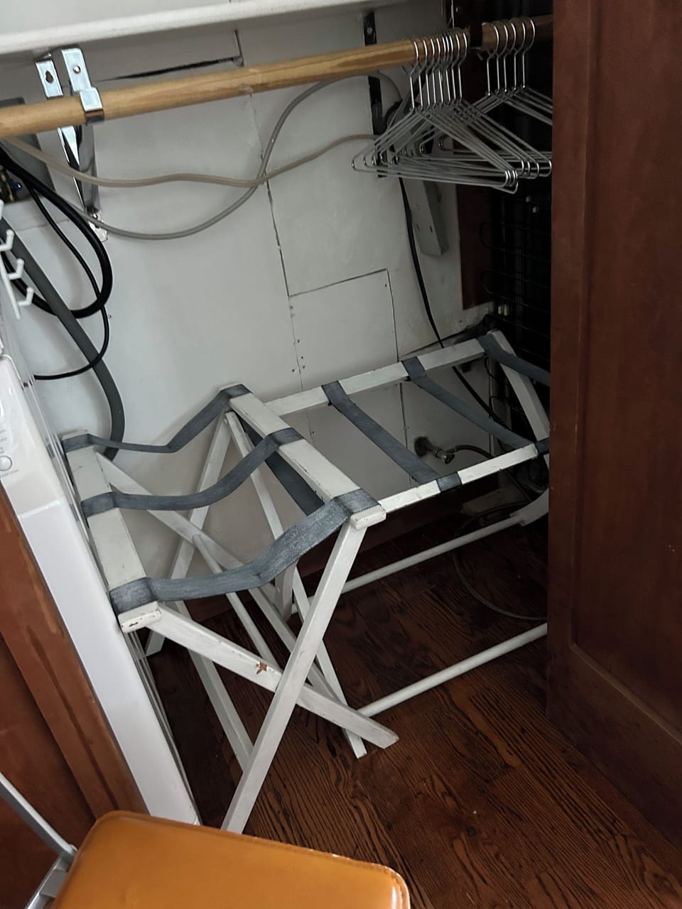 Plenty of storage on the the shelving above.