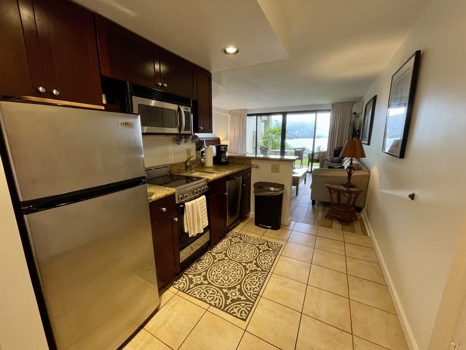 Full kitchen