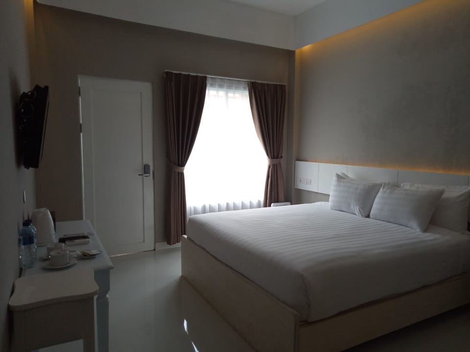 Deluxe Double Room | Desk, free WiFi, bed sheets, wheelchair access