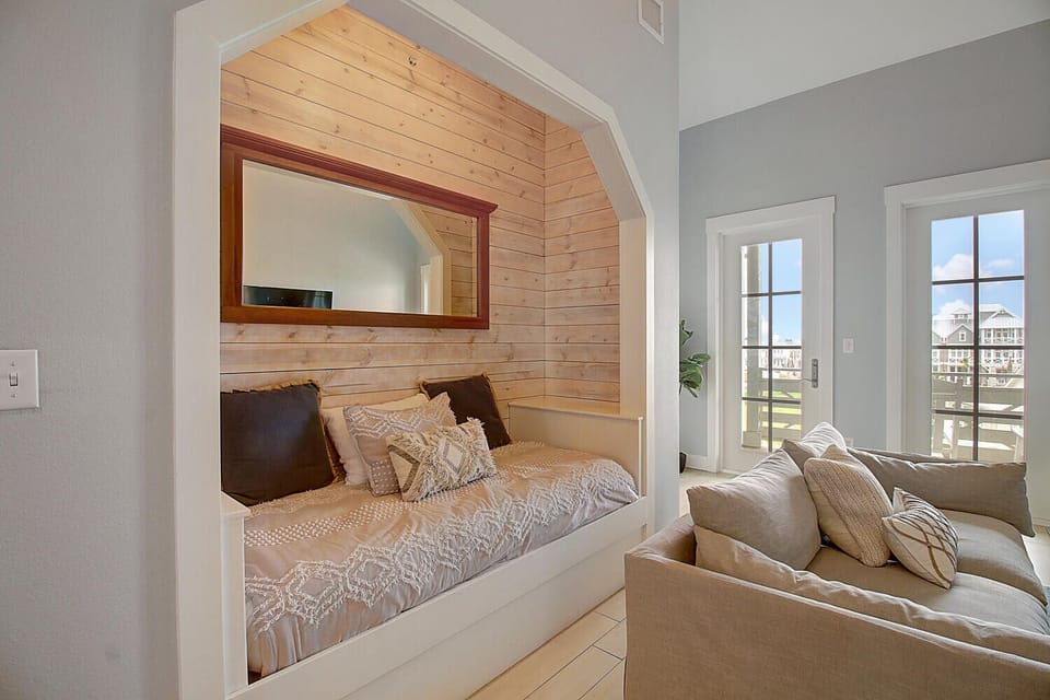 Twin Reading Nook, 1st Floor
