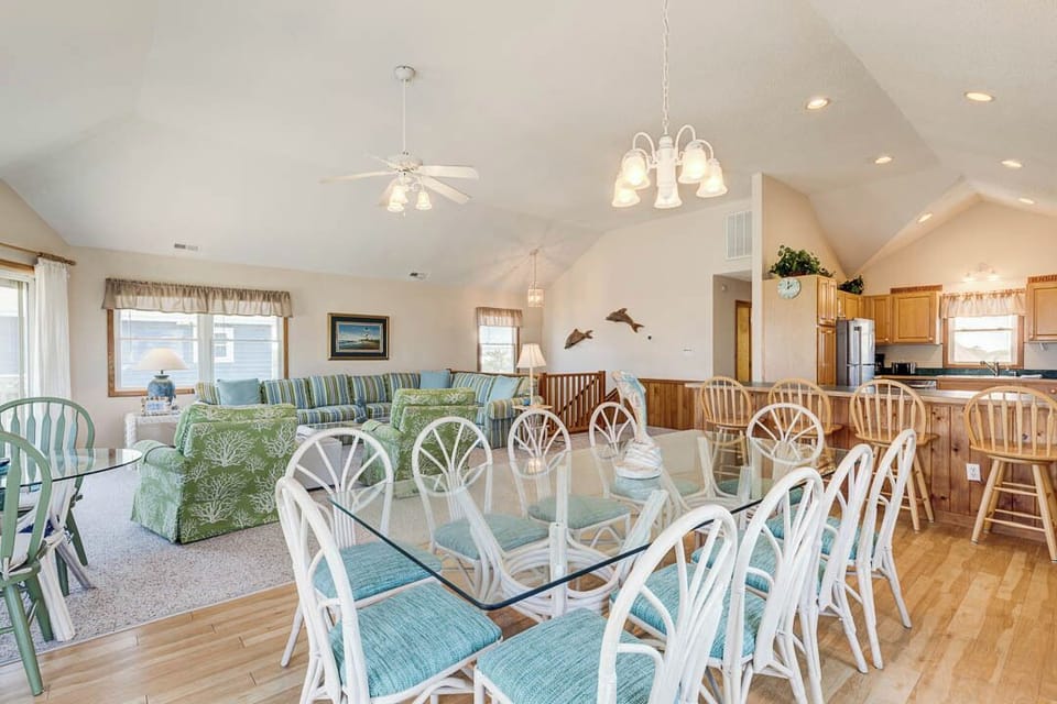 Top-Level Dining Room with Table (seats 10)