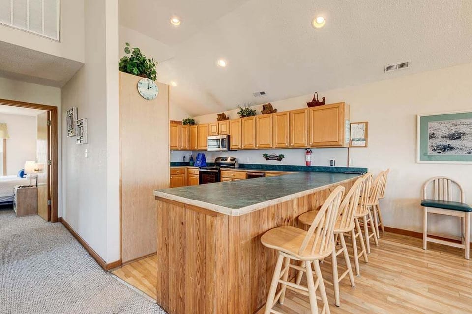 Top-Level Kitchen with Bar (seats 8)