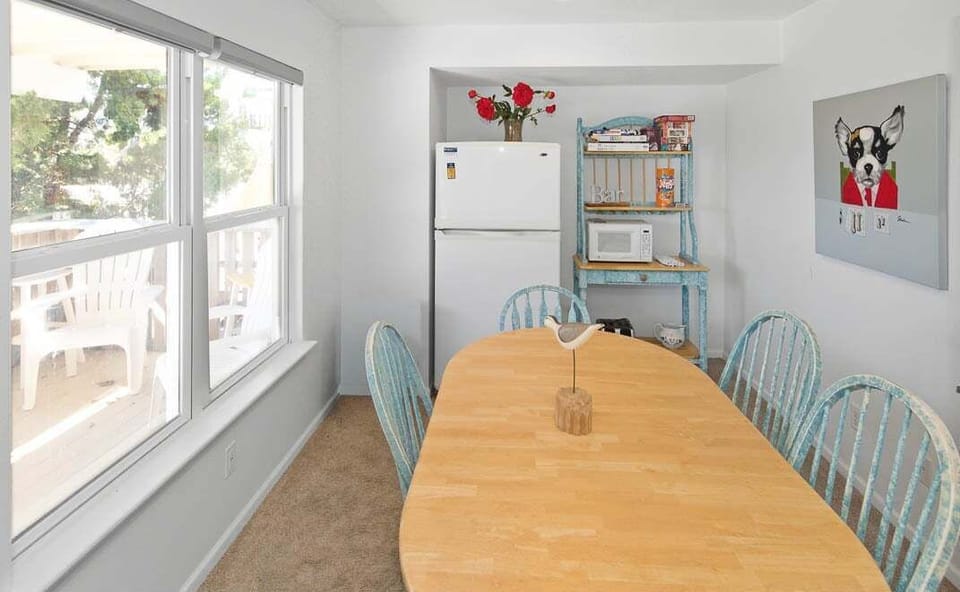 Ground-Level Kitchenette with Table (seats 6)
