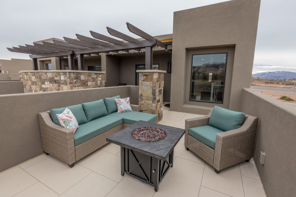 Front Patio Furniture - The Patio Deck is a spacious area to entertain guests while enjoying the beautiful surrounding landscapes of Snow Canyon State Park