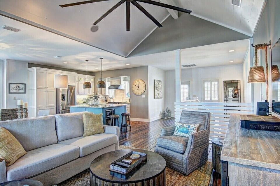 2nd floor living area