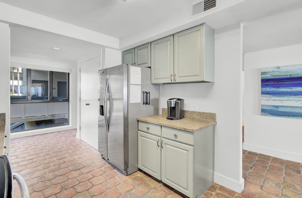 Fully equipped kitchen.