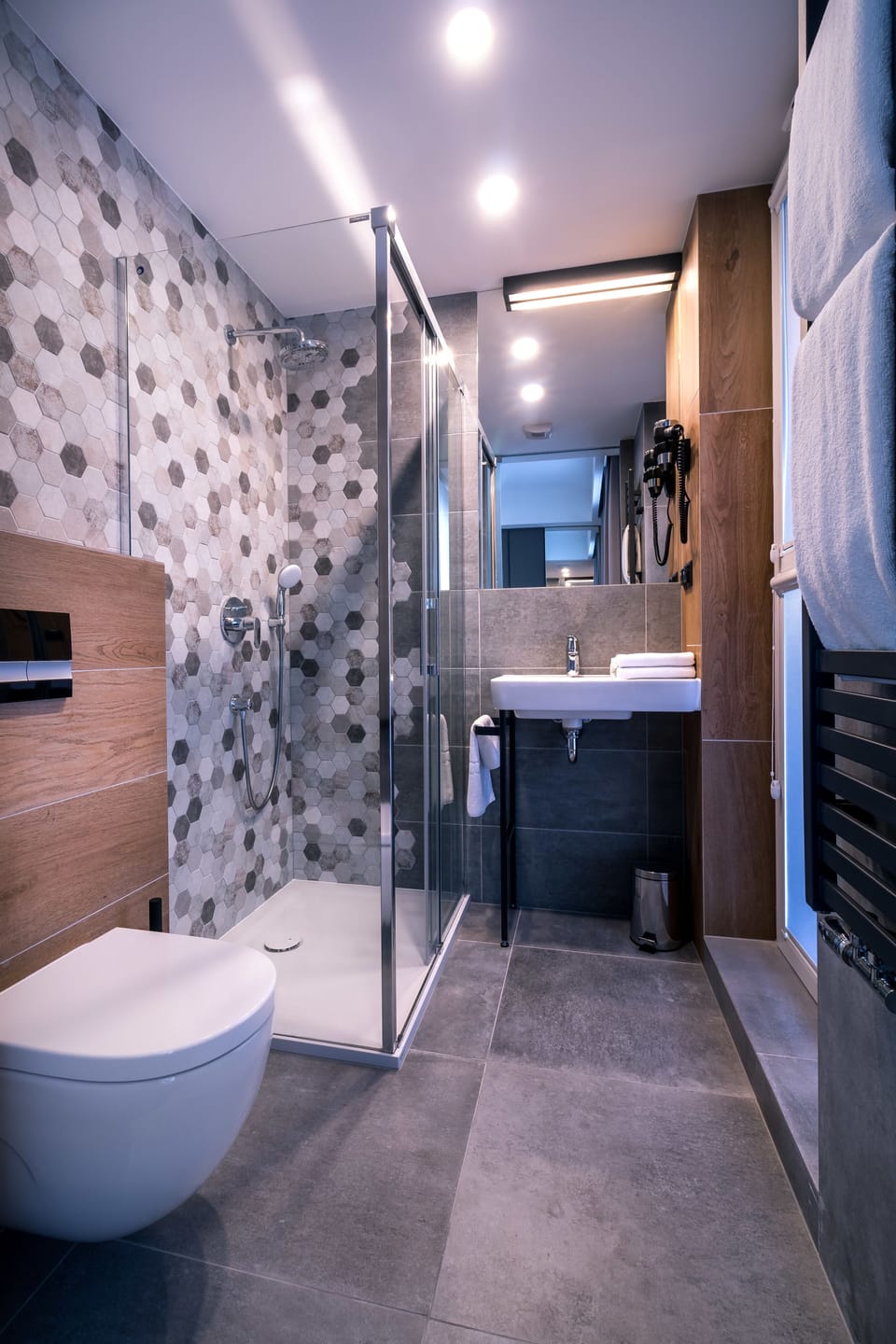 Classic Single Room, 1 Twin Bed, Non Smoking | Bathroom | Shower, rainfall showerhead, hair dryer, towels