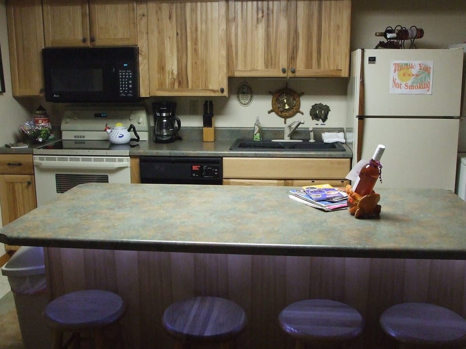 Island with Breakfast Bar