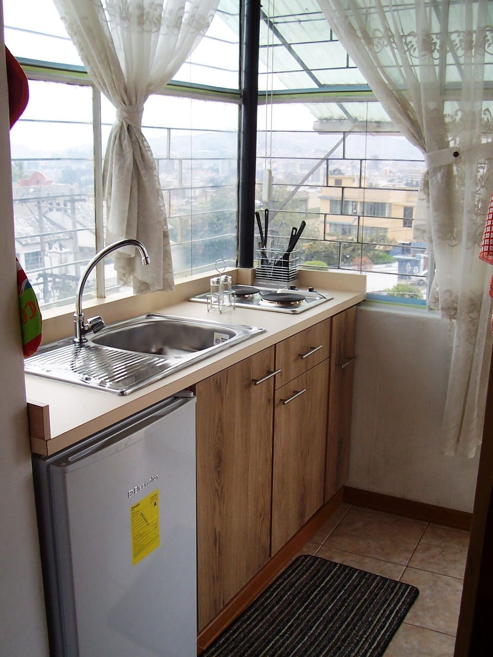 Kitchenette: stove, fridge, microwave, coffe maker, kettle, pots and pans. 