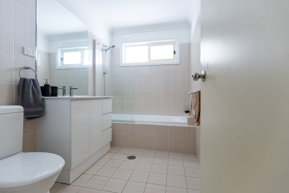 Bathroom 4
