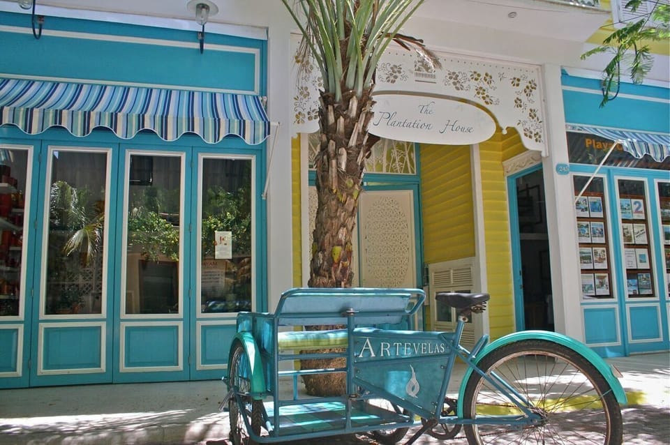 Elegant Plantation house entrance 