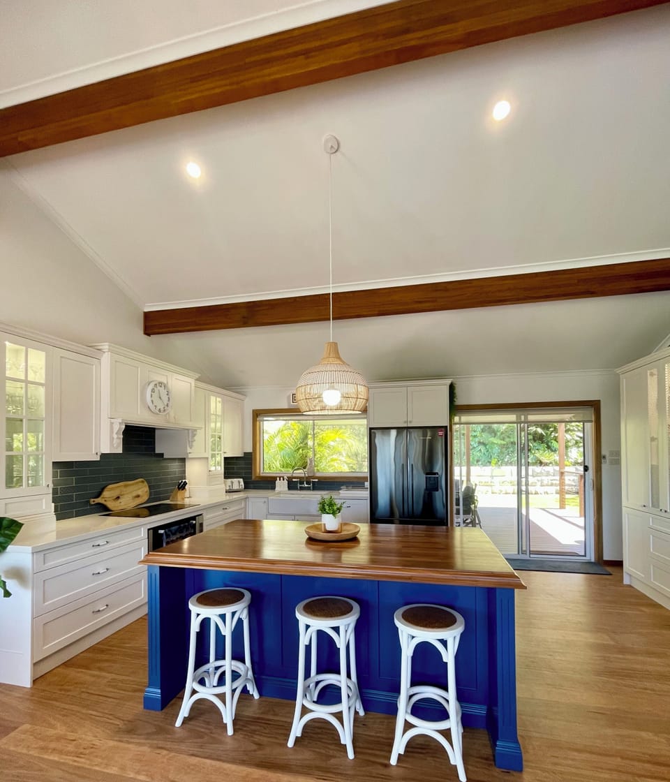 Beautiful spacious Hamptons style kitchen