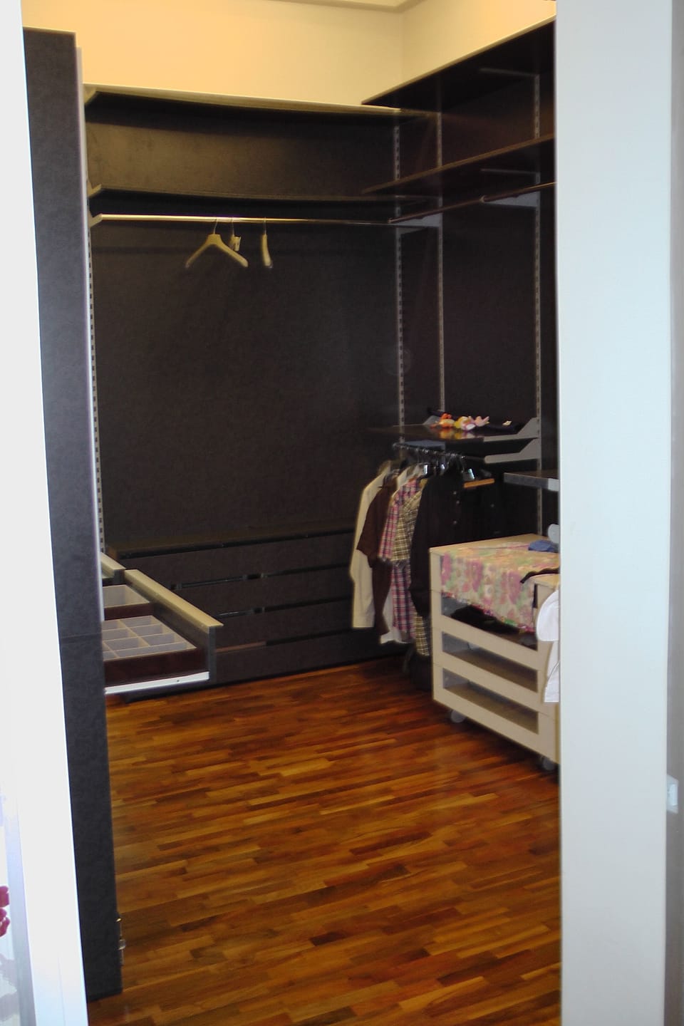 bedroom 1 en suite wardrobe room
